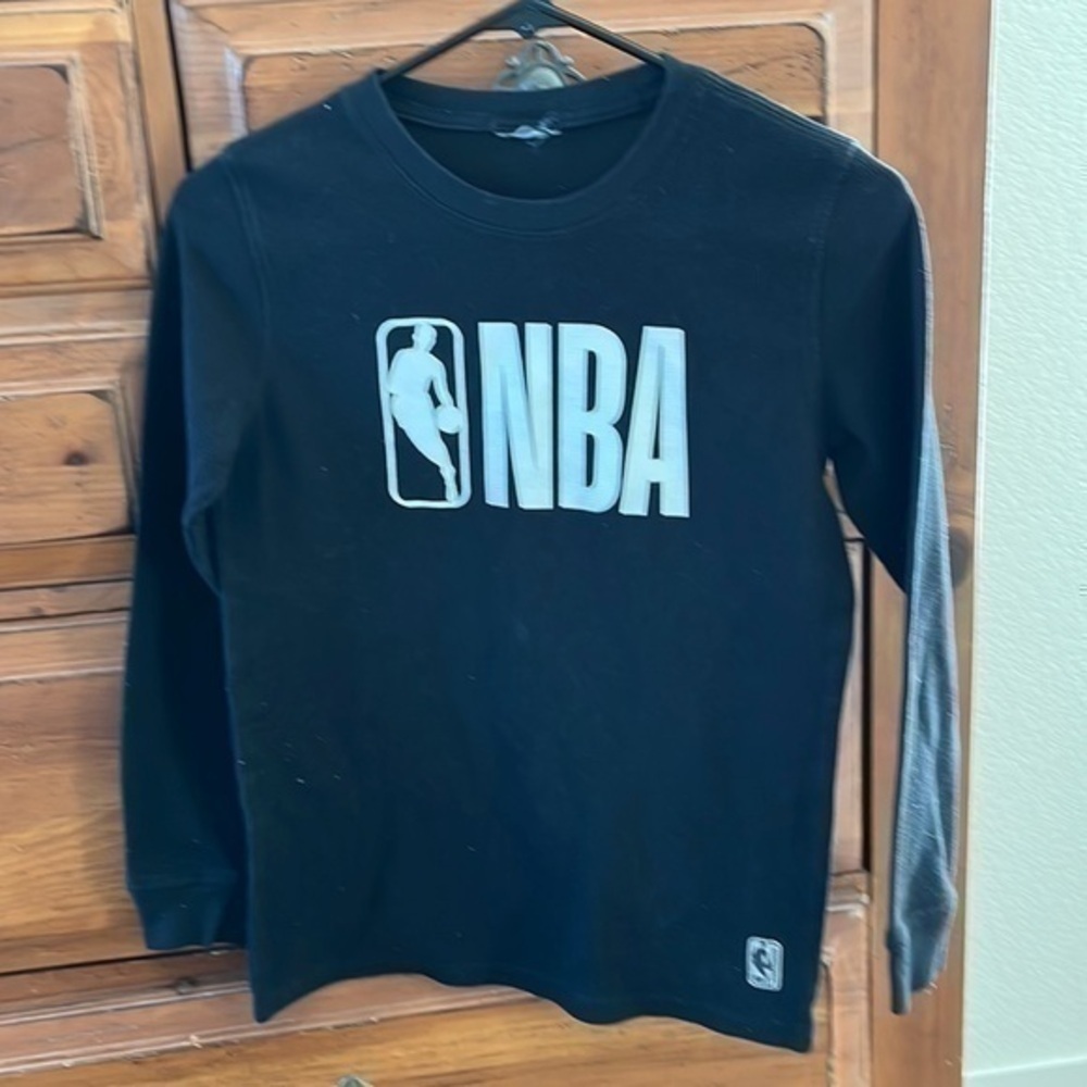 NBA Basketball Boy’s Black And White Tee Size Youth Medium preloved